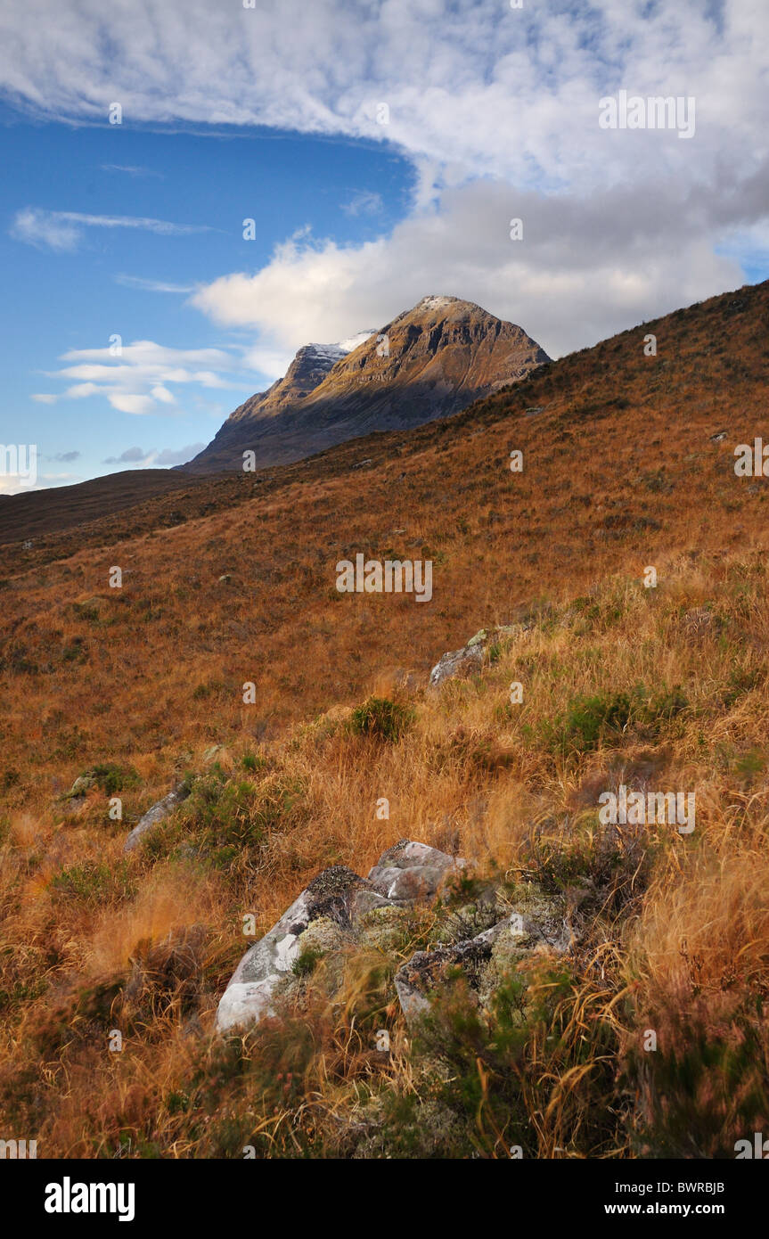 Girandola di cloud Liathach sopra, Torridon, Wester Ross, Highlands scozzesi Foto Stock
