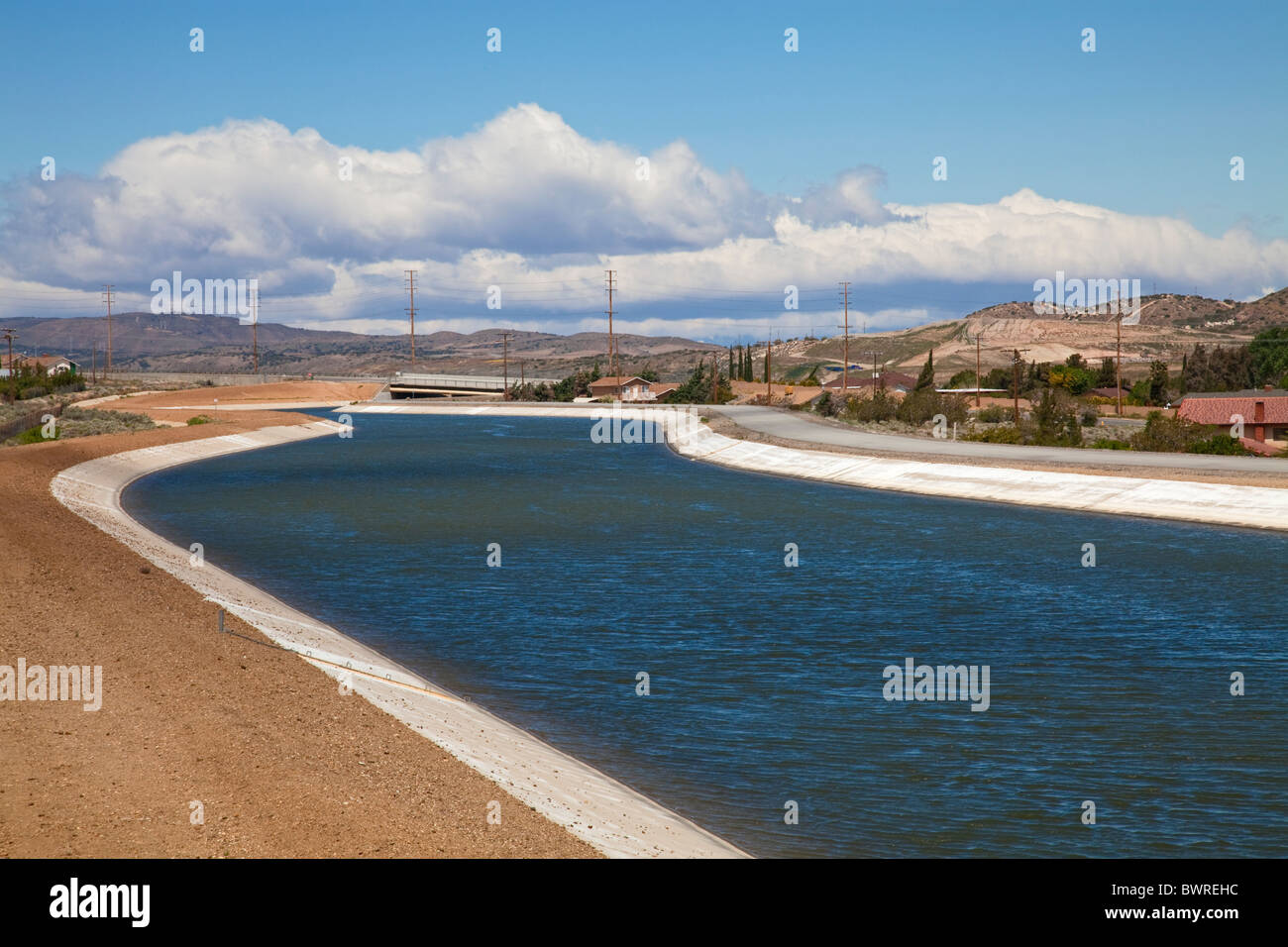 Il California acquedotto è stato il più grande e il più lungo dell'acqua sistema di trasporto di Palmdale, Contea di Los Angeles, California, Stati Uniti d'America Foto Stock