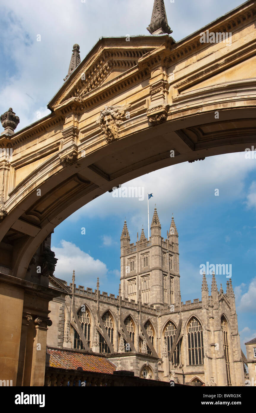 Vista della Abbazia di Bath attraverso l'arco trionfale, bagno, REGNO UNITO Foto Stock