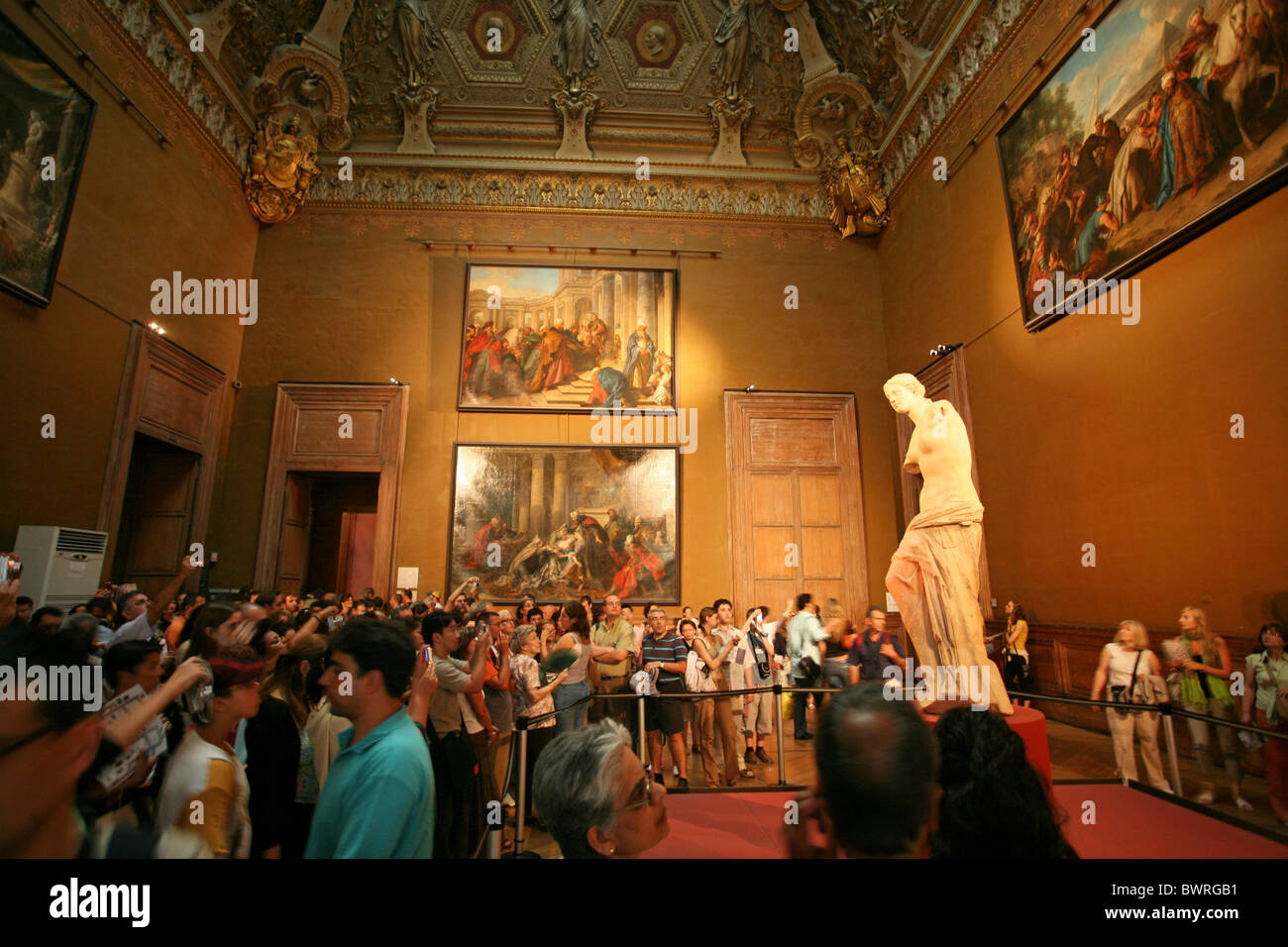 Venere di Milo al museo del Louvre Parigi Francia Europa indoor all'interno antica statua greca scultura arte cultura ol Foto Stock