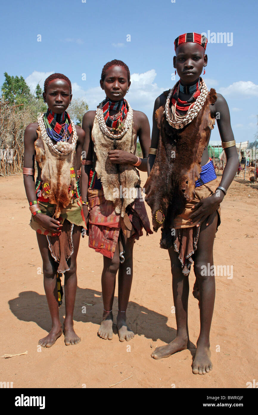 Hamer tribù ragazze, Turmi, Valle dell'Omo, Etiopia Foto Stock