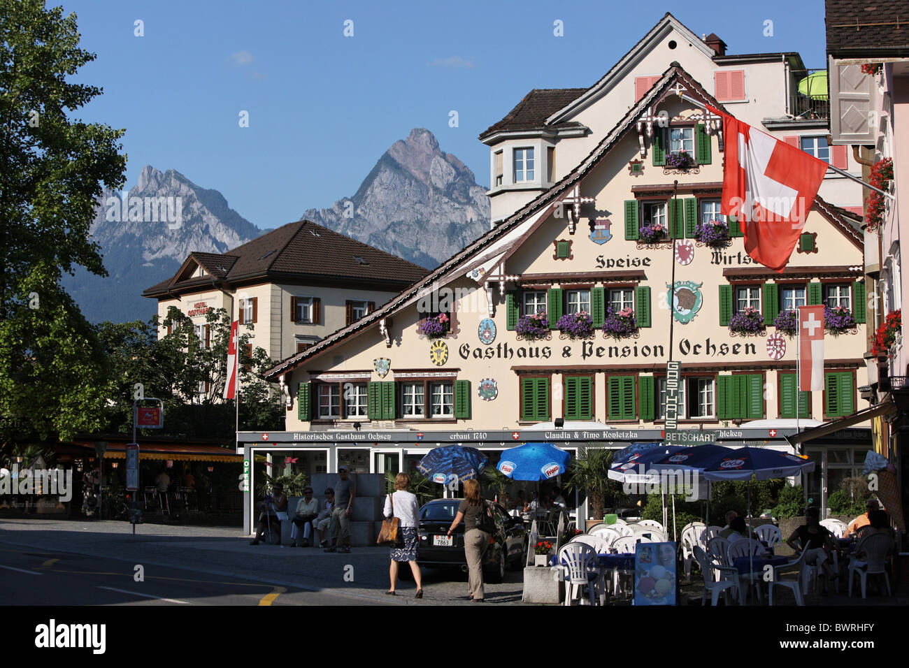 Svizzera Europa Brunnen Outdoor all'aperto al di fuori del paesaggio alpino di montagna delle Alpi montagne il Cantone di Svitto Foto Stock