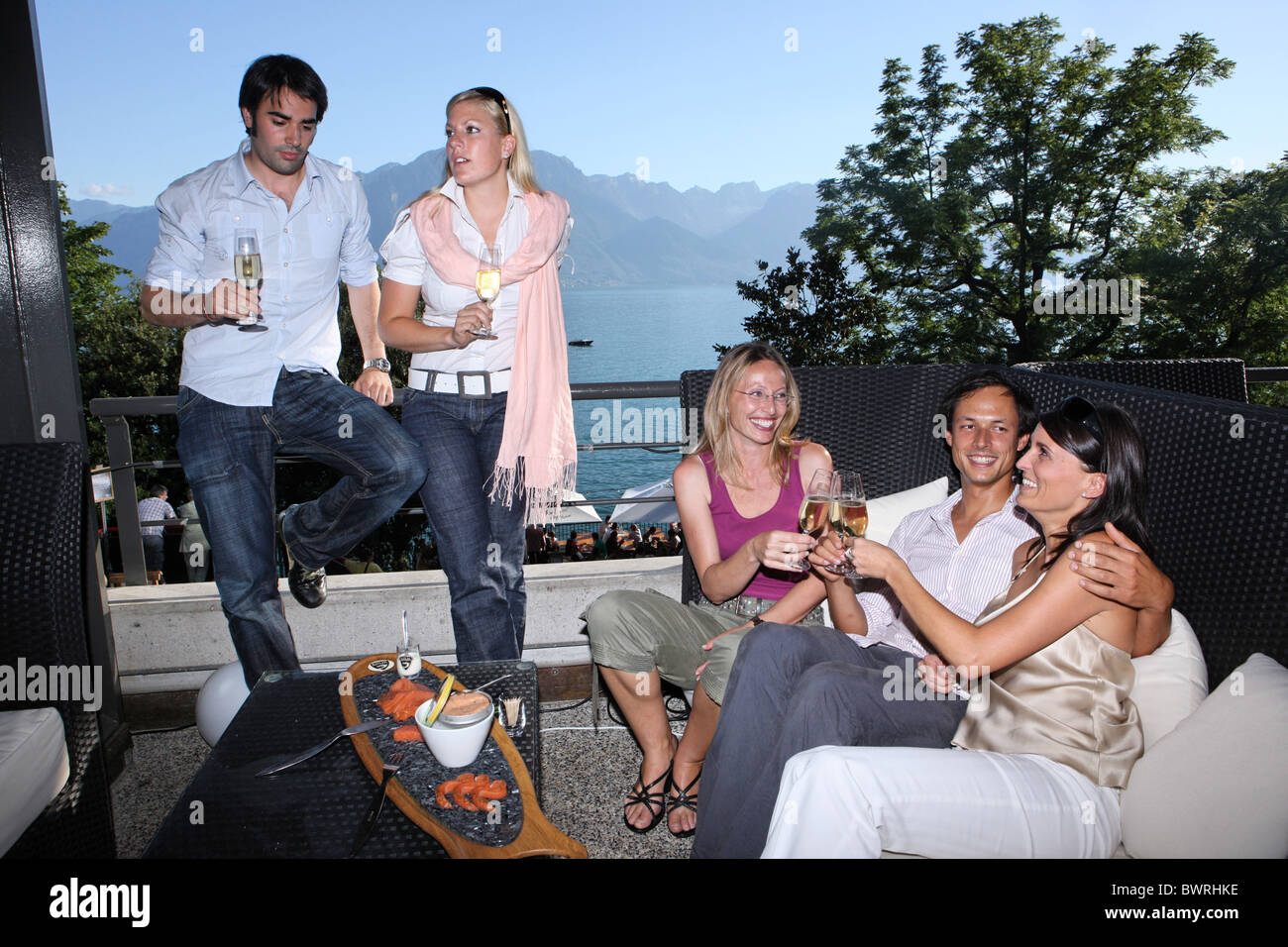 Svizzera Europa Montreux Jazz Festival all'aperto all'aperto al di fuori del cantone di Vaud il Lago di Ginevra a Riva persone Somma Foto Stock
