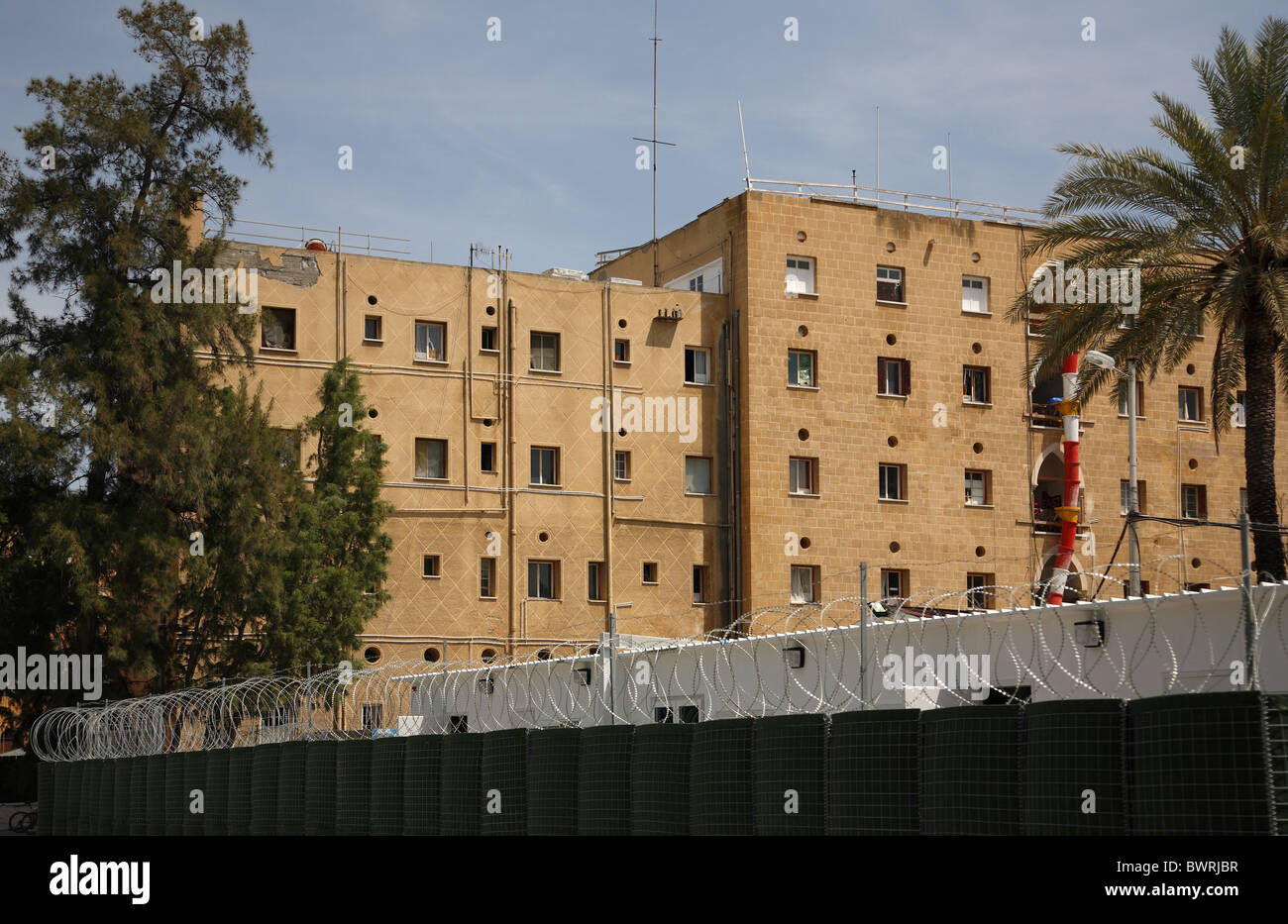 Precedentemente noto come hotel di lusso Ledra Palace, ora sede dell'ONU le forze di protezione UNFICYP, Nicosia, Cipro Foto Stock