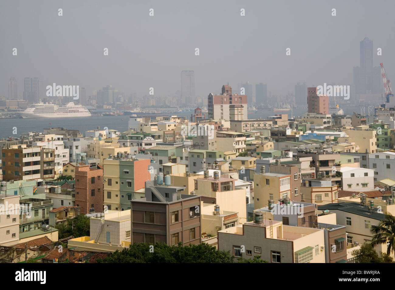 Taiwan Kaohsiung, Qijin, della città e del porto dal faro Foto Stock