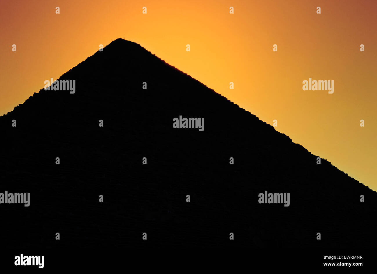 Grande Piramide di Giza al tramonto, Giza, Cairo, Egitto. Foto Stock