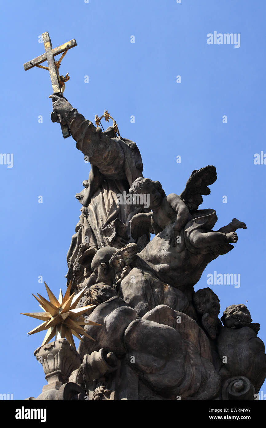 Statua di Giovanni Nepomuceno di fronte alla chiesa di Santa Croce. Wroclaw, Bassa Slesia, Polonia. Foto Stock