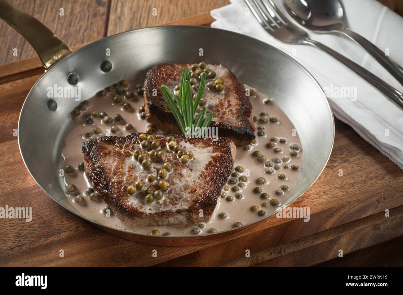 Steak au poivre. Bistecca di pepe Foto Stock