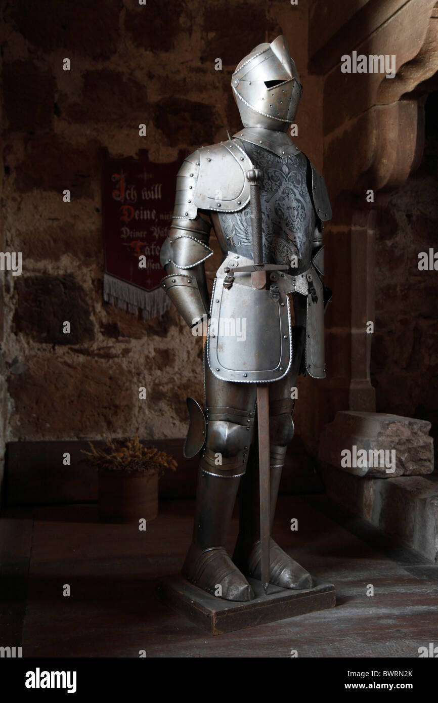 Cavaliere medievale's Armor, Great Hall, Burg Hardeg palace, Hardegsen vicino a Goettingen, Bassa Sassonia, Germania, Europa Foto Stock