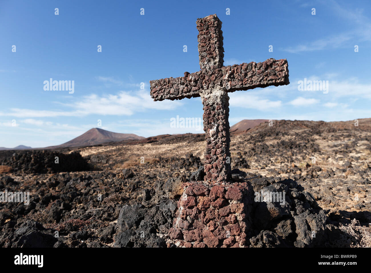 Croce formata da rocce di origine vulcanica vicino a Los Cocoteros, Lanzarote, Isole Canarie, Spagna, Europa Foto Stock