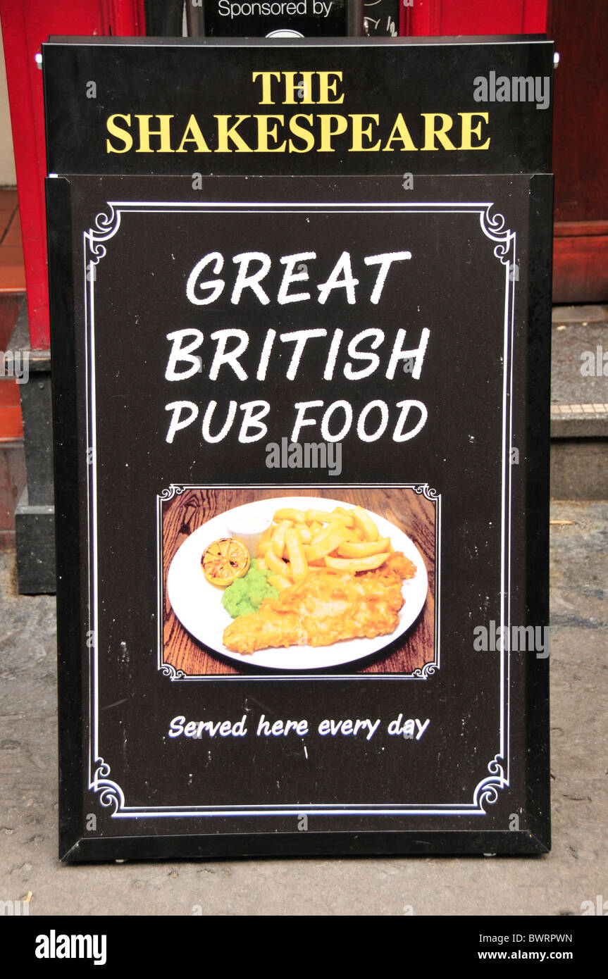 Segno "Great British pub food" di fronte al pub 'L' di Shakespeare, London, England, Regno Unito, Europa Foto Stock