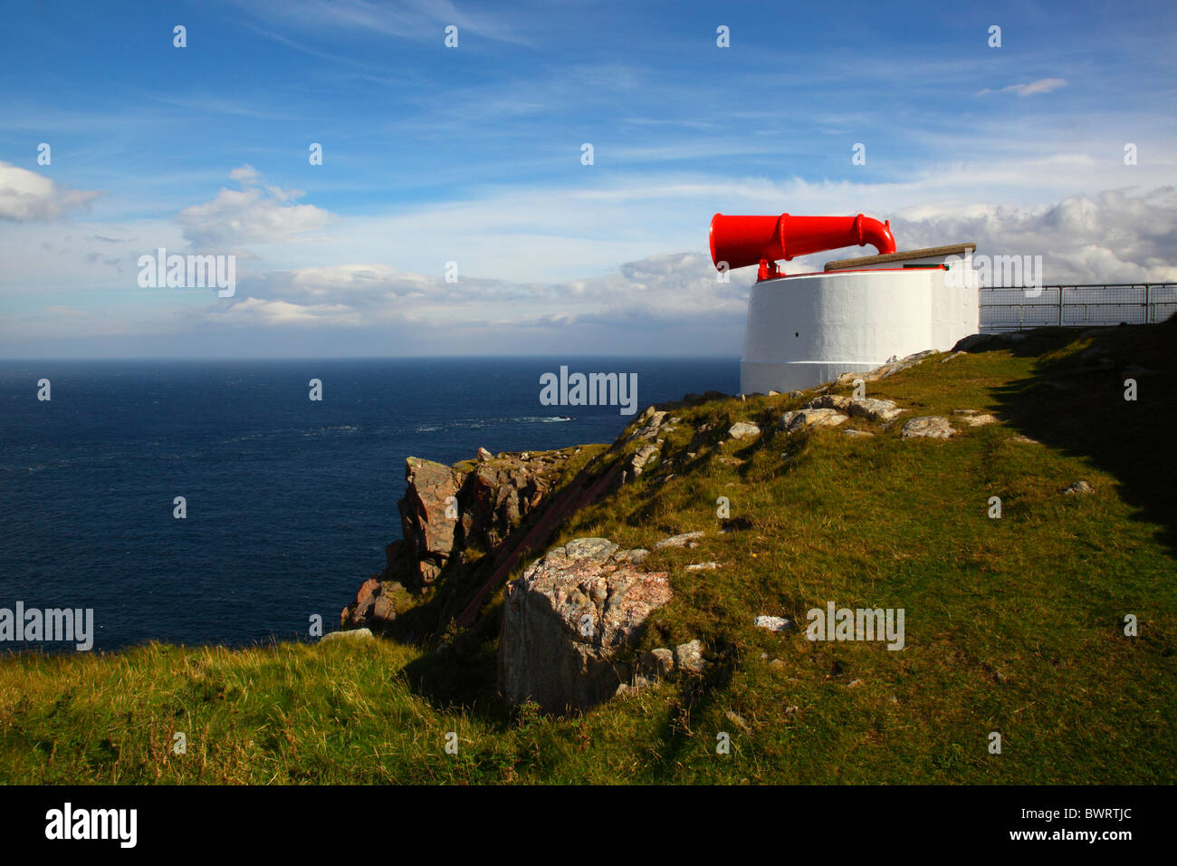 La maggior parte del nord ovest il punto del continente britannico.la sirena antinebbia a Cape Wrath faro,Durness,Highlands della Scozia,UK. Foto Stock