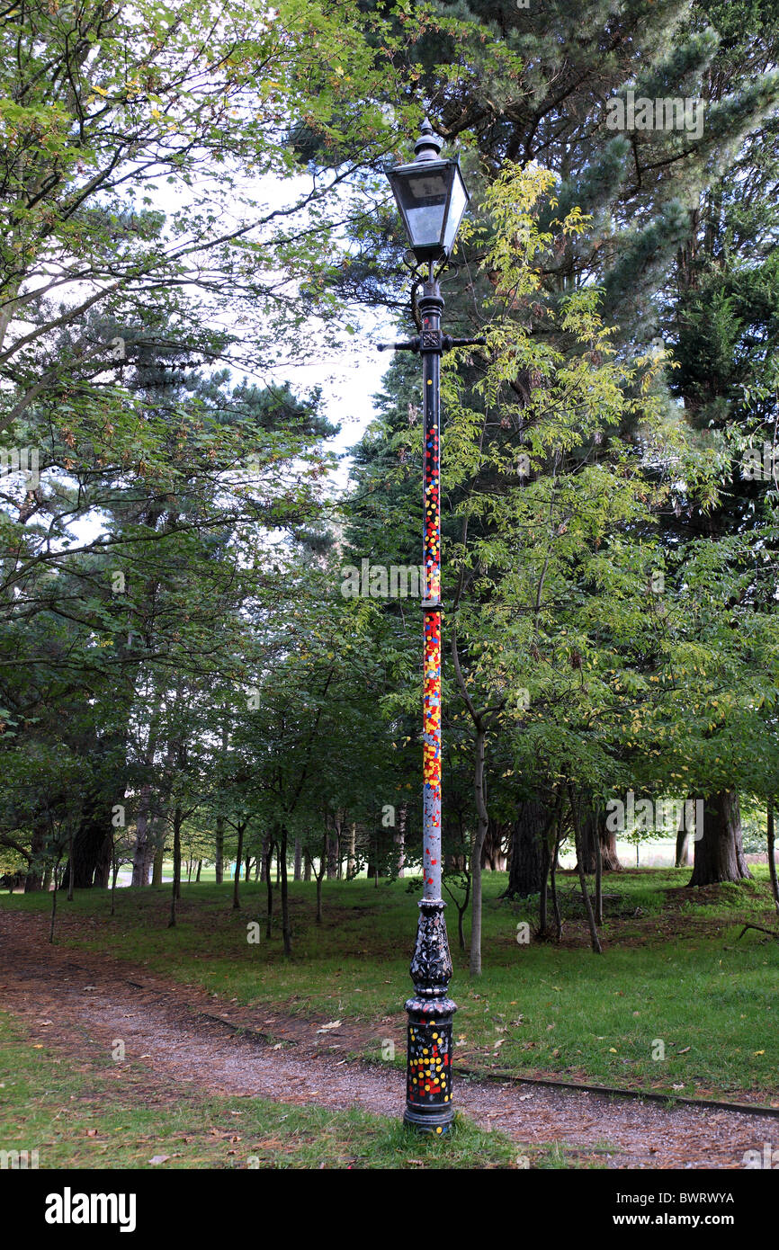 Lampione decorate con i biglietti per il parcheggio. Foto Stock