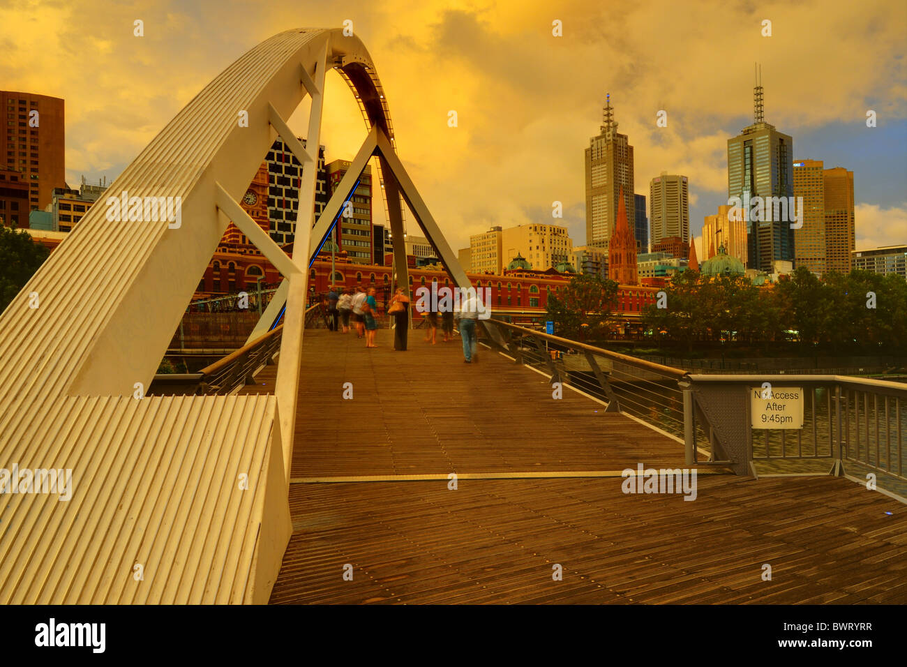 Il Southgate ponte pedonale a Melbourne in Australia Foto Stock