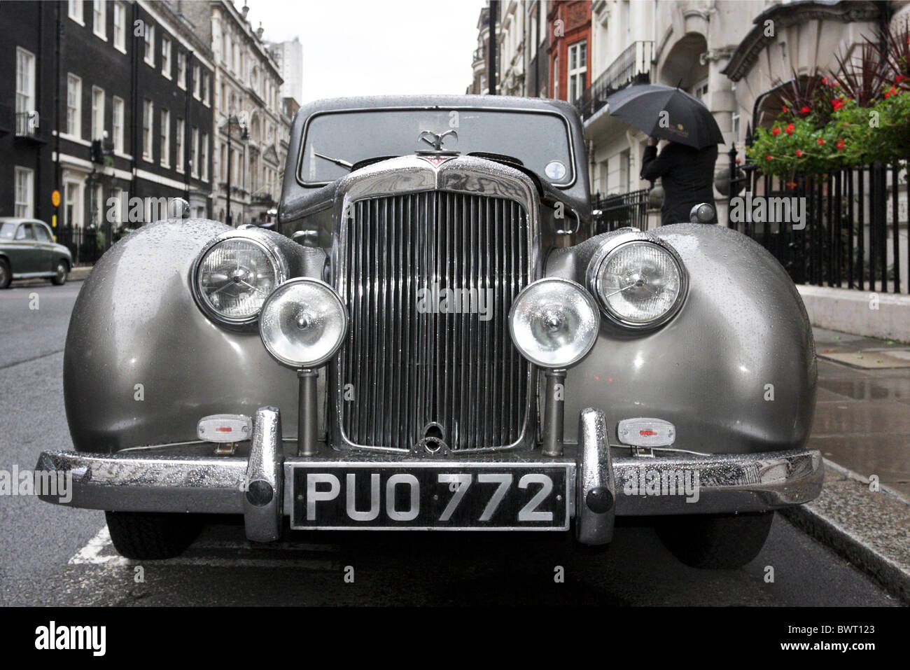 Usato come un puntello in riprese di una settimana con Marolyn in Charles Street Mayfair si trova questa bella Alvis Gray Lady Classic Car. Foto Stock