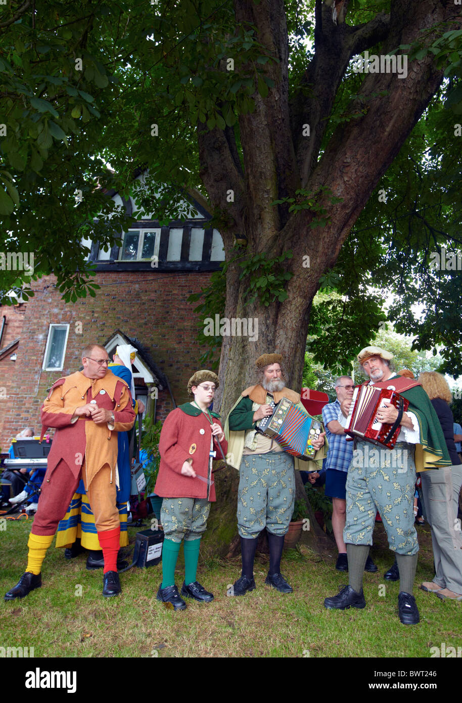 I giocatori di fisarmonica presso l'Abbots Bromley Horn Dance Staffordshire REGNO UNITO Europa Foto Stock