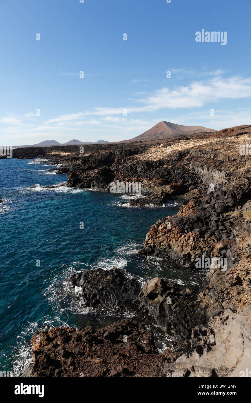 Scogliere vulcaniche vicino a Los Cocoteros, Lanzarote, Isole Canarie, Spagna, Europa Foto Stock