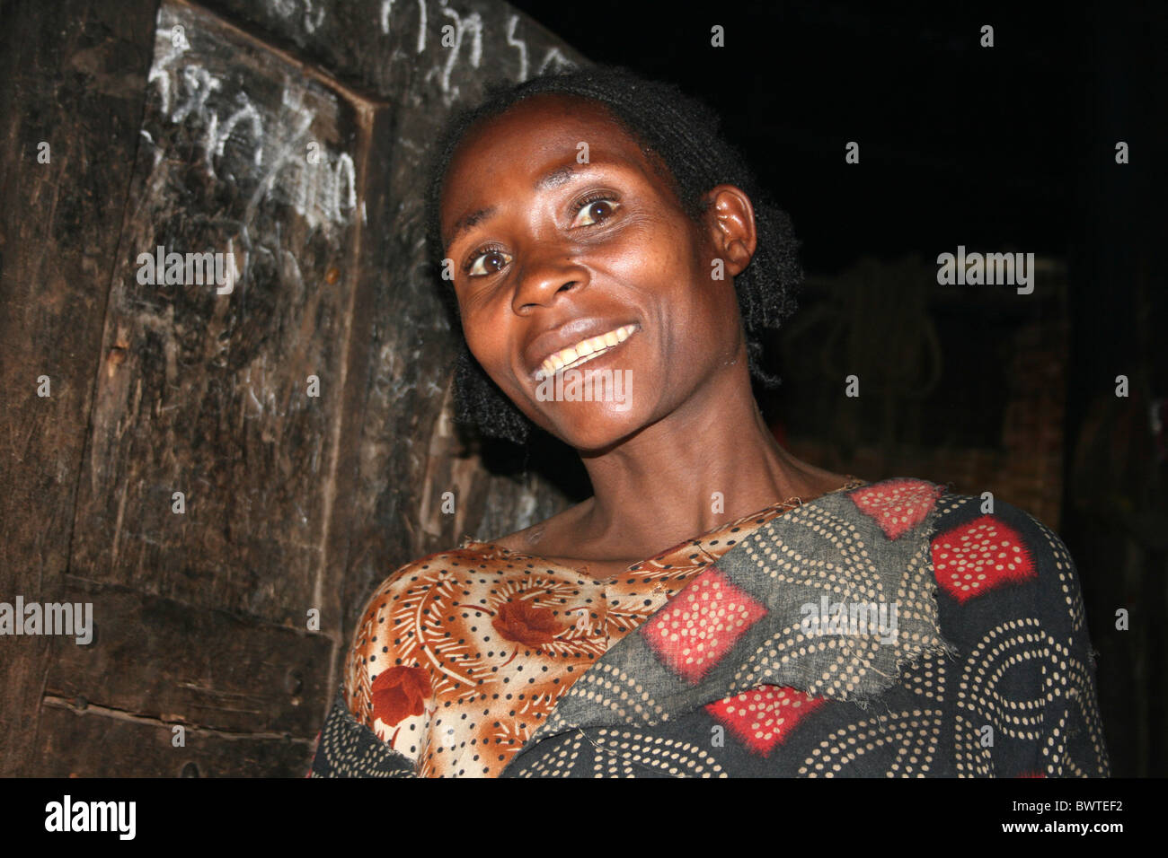 Sorridente donna africana Tututi Village, Etiopia Foto Stock