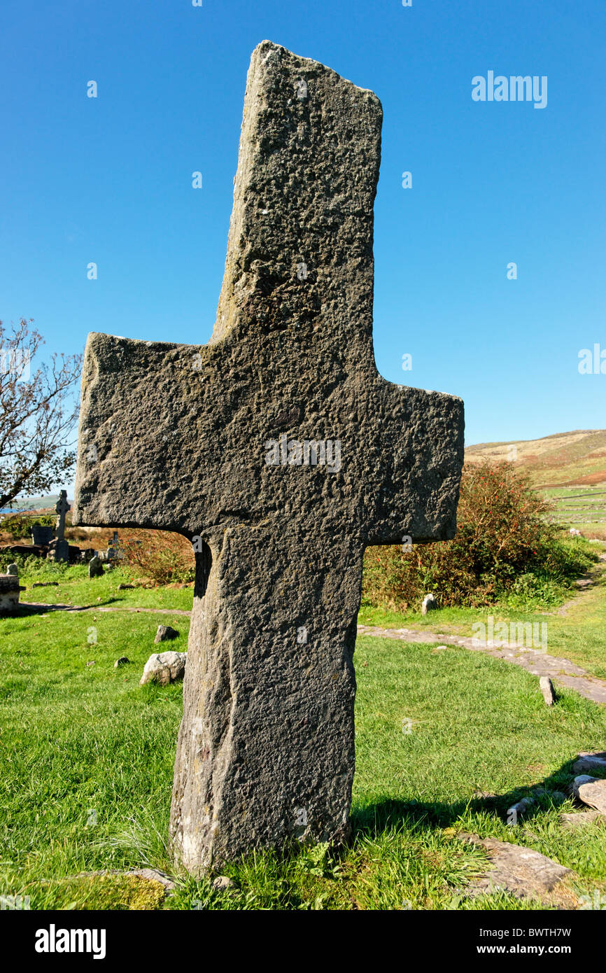 Celtic croce di pietra a Kilmalkedar Chiesa, la penisola di Dingle, nella contea di kerry, munster, irlanda. Foto Stock