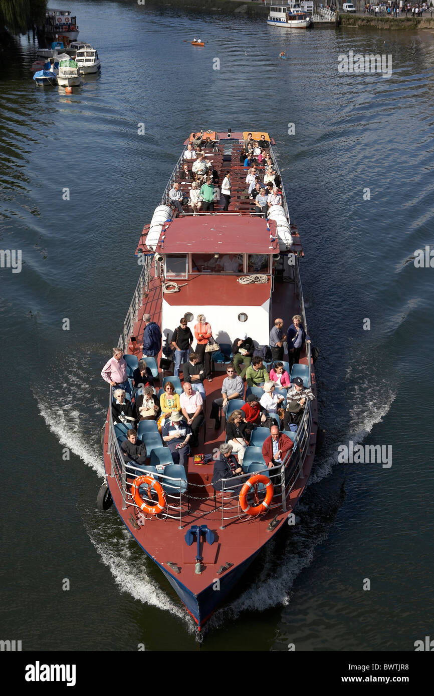 Barca fluviale sul fiume Tamigi a Richmond Regno Unito Foto Stock
