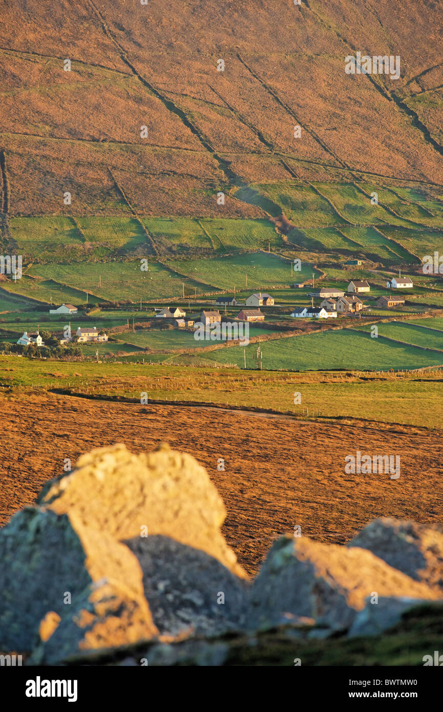 La liquidazione di un Ceathru Fheirtearaigh, penisola di Dingle, nella contea di kerry, munster, irlanda. Visto dalla testa di Clogher. Foto Stock