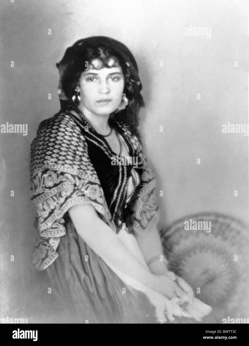 Tina Modotti artista ritratto donna 1919 storia della fotografia storica storico cultura arte Foto Stock