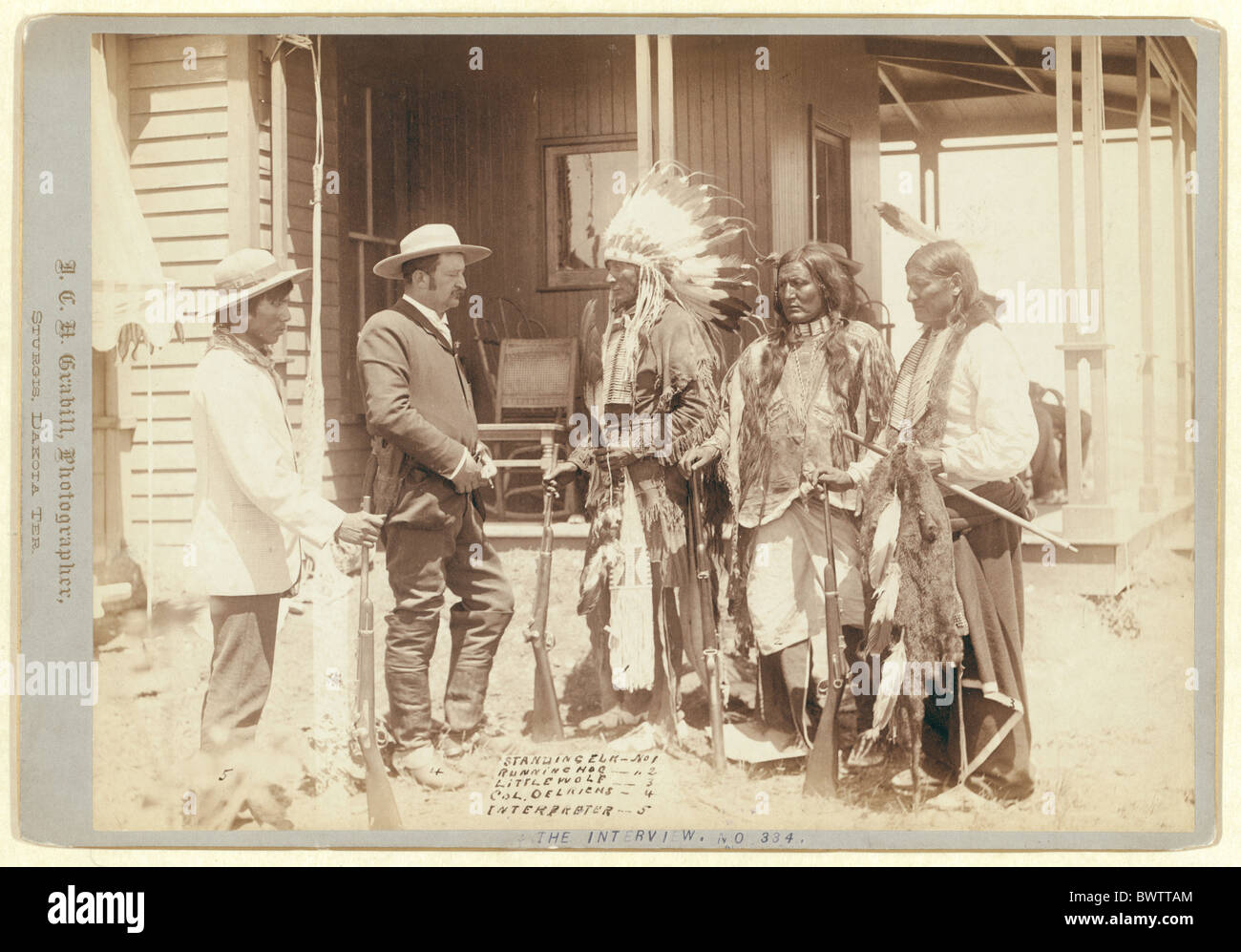 Intervista USA America Stati Uniti nord america indiani Elk in piedi di porco di esecuzione poco Wolf Col. Oelrich Foto Stock