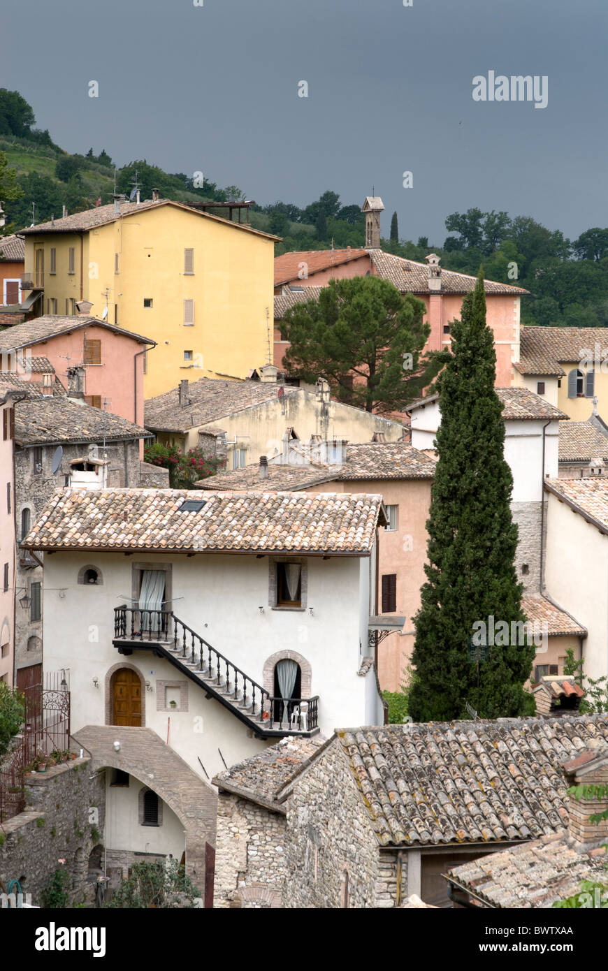 Case nel centro storico di Spoleti in Umbria Foto Stock