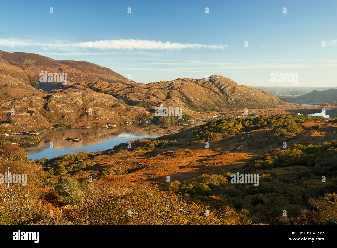 La parte superiore del Lago, Parco Nazionale di Killarney, nella contea di kerry, munster, irlanda. Vista da Ladie's View. Foto Stock