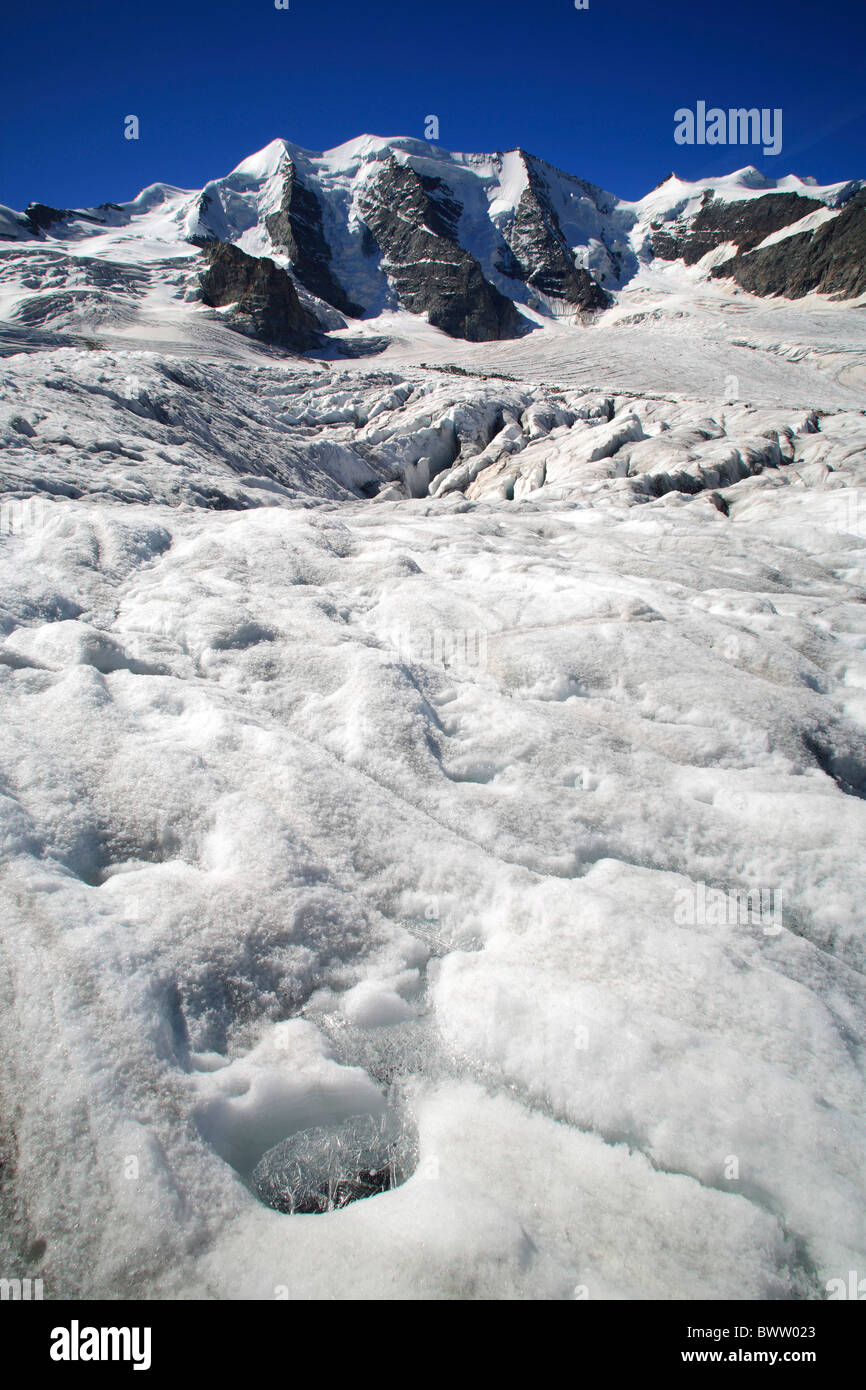 Alpi svizzere Pers Ghiacciaio escursioni montagne paesaggio alpino paesaggio natura Vardret freddo pers vista Piz Palu Foto Stock