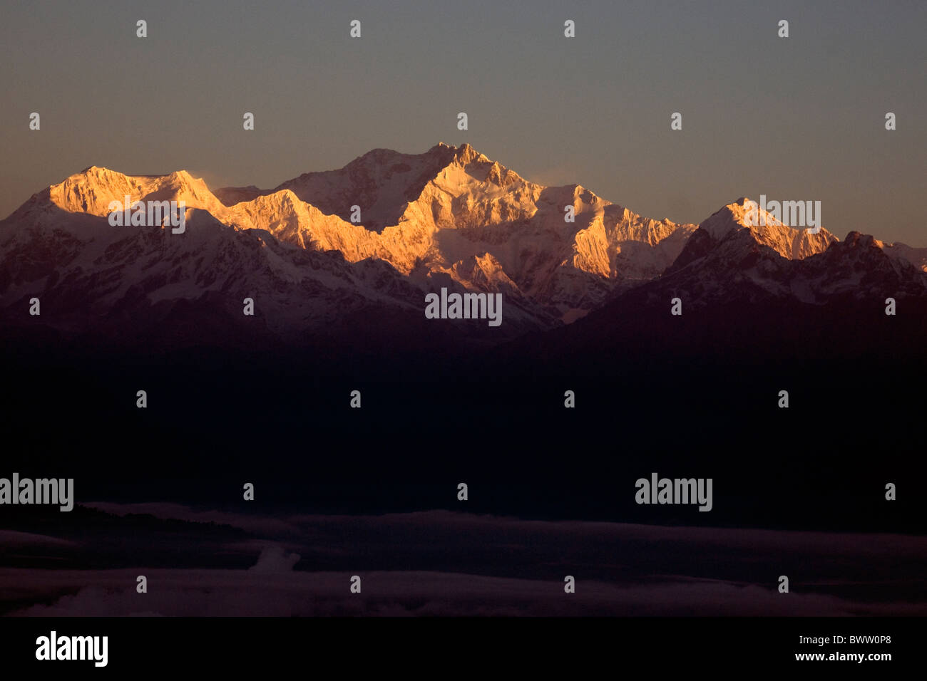 Alba sulle vette del Monte Kangchendzonga, a 8,595-m il mondo della terza montagna più alta Foto Stock