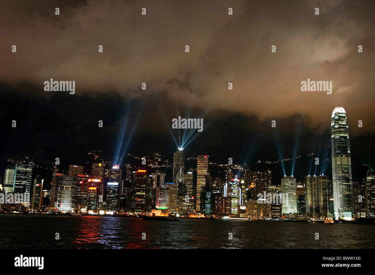 Hong Kong, Cina, grattacieli e skyline di notte Foto Stock