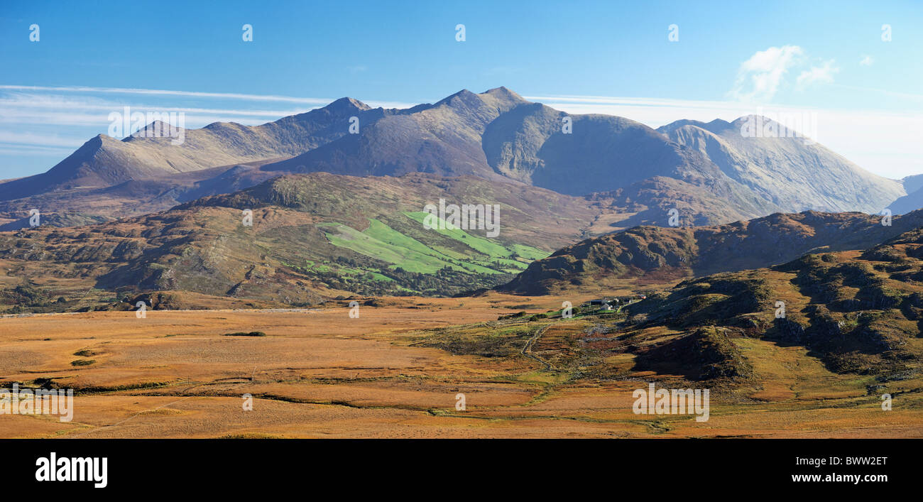 Il Macgillycuddy Reeks, nella contea di kerry, munster, irlanda. Vista da Ballaghisheen passano in occidente Foto Stock