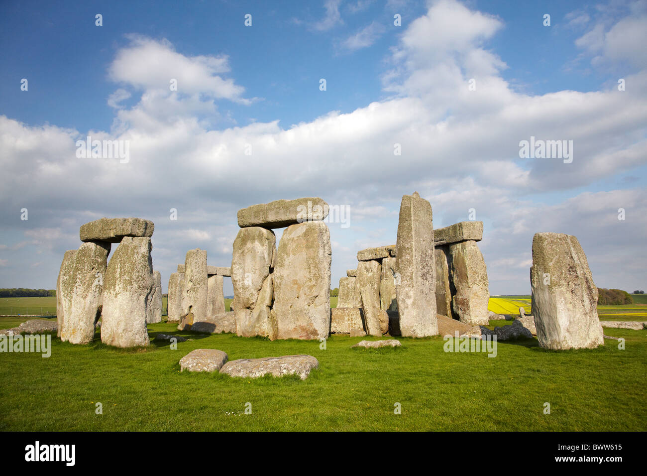 Stonehenge (circa 2500 a.C.), il Sito Patrimonio Mondiale dell'UNESCO, Wiltshire, Inghilterra, Regno Unito Foto Stock