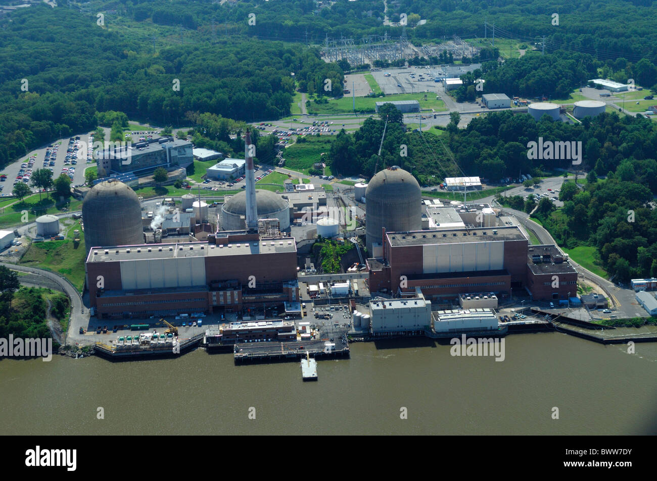 Vista aerea della centrale nucleare di Indian Point Energy Center sul fiume Hudson, Buchanan, nello stato di New York, Stati Uniti d'America Foto Stock