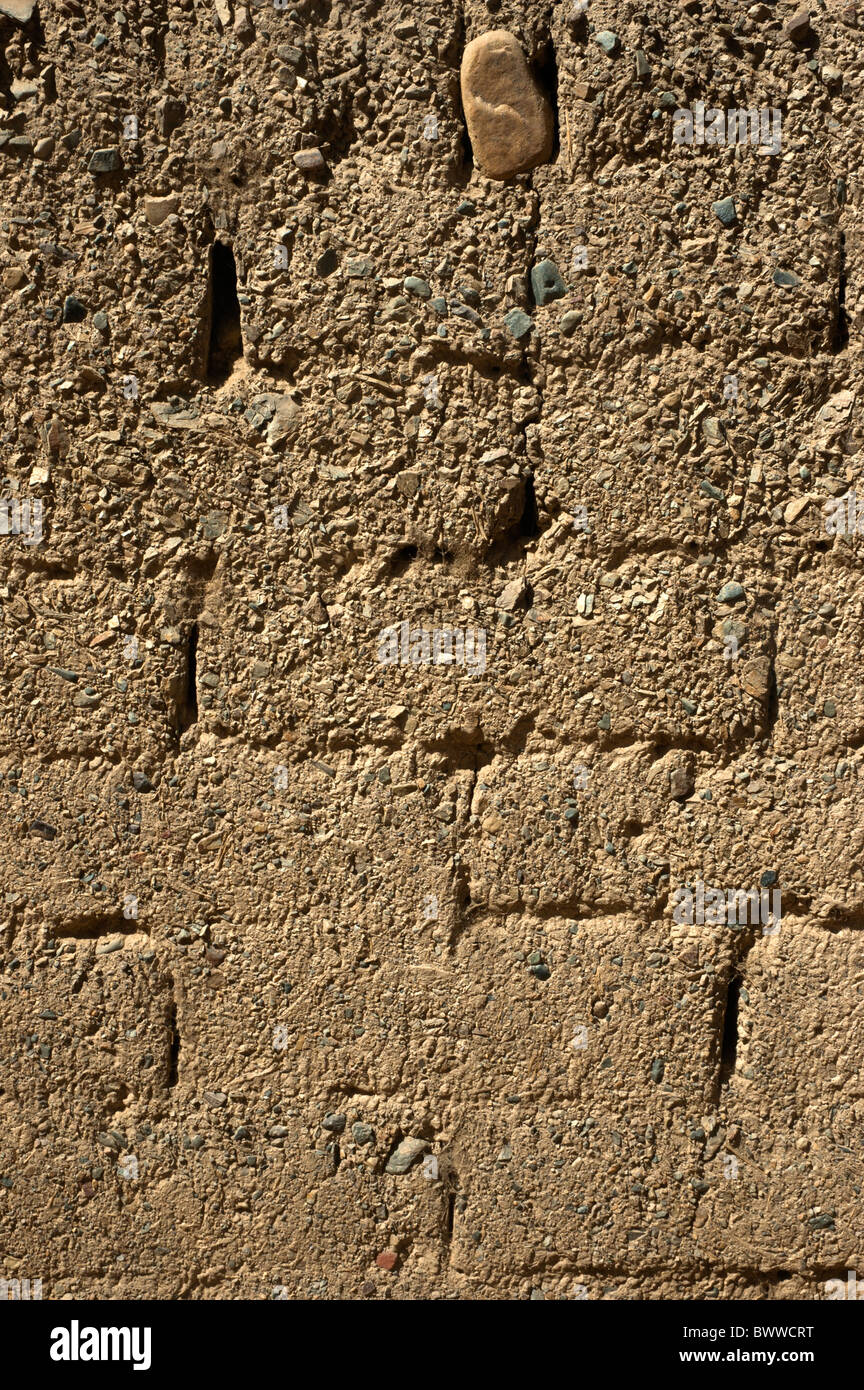 Texture e pattern di fatto a mano mattoni di adobe in Palca Canyon, La Paz, Bolivia. Foto Stock