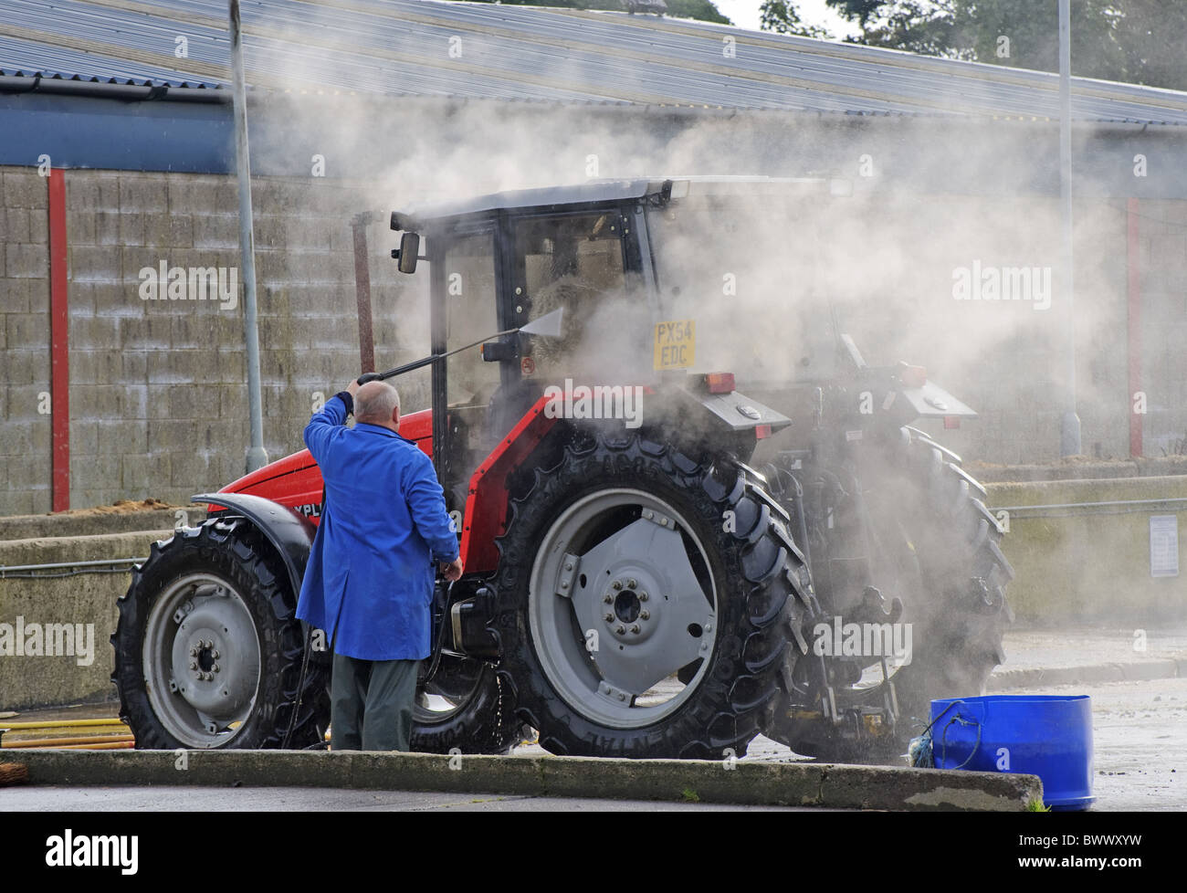 Il lavaggio a pressione del trattore punto di disinfezione Foto Stock