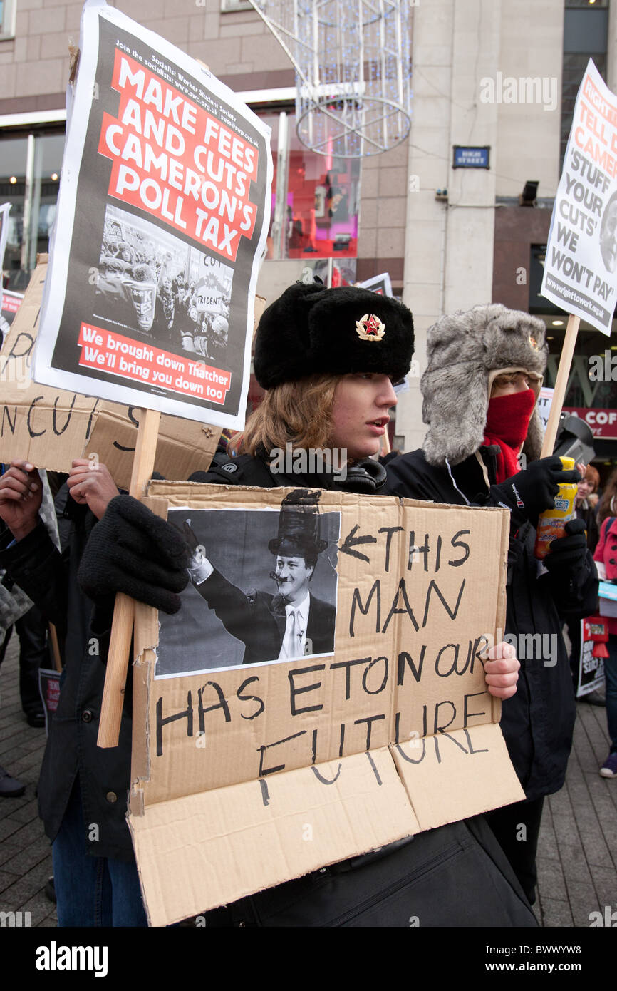 Protesta studentesca marzo a Birmingham per dimostrare contro il governo i tagli dei fondi per le università. Foto Stock