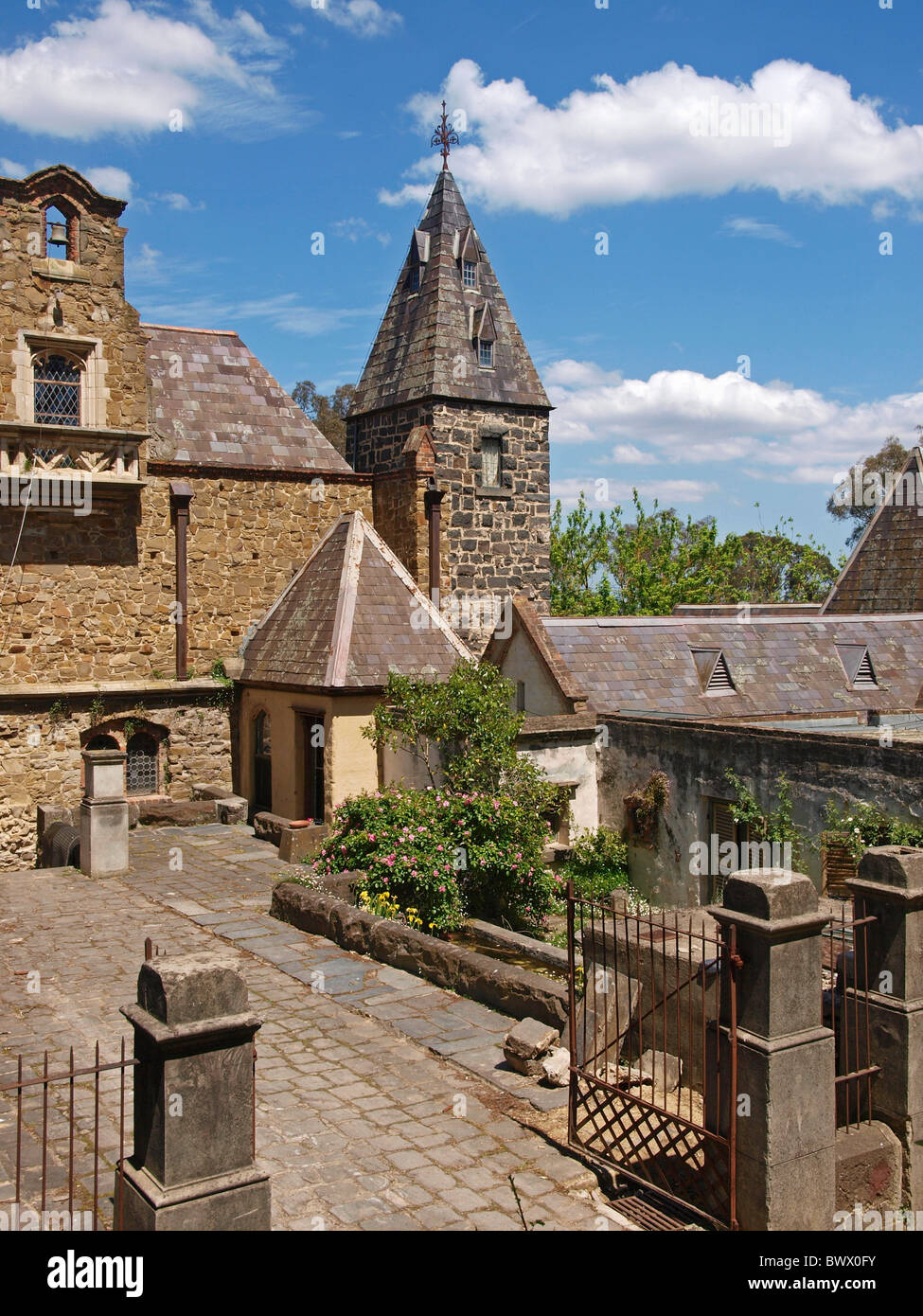 Parte degli edifici a MONTSALVAT , artista comunità VICTORIA AUSTRALIA Foto Stock