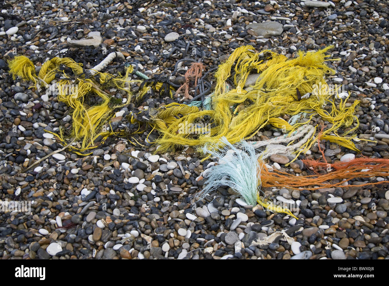 La gran bretagna british england inglese net reti lavato fino rifiuti inquinamento inquinamento uk inquinare inquina inquinanti mare inquinato Foto Stock