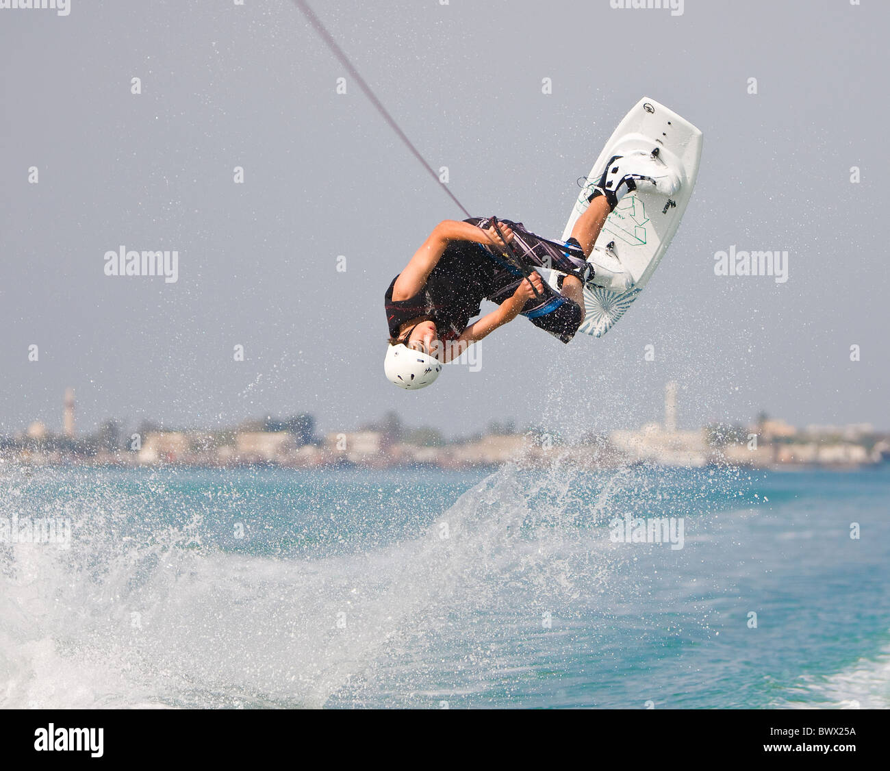 Wake boarding a Umm Al Quwain, UAE, Medio Oriente Foto Stock