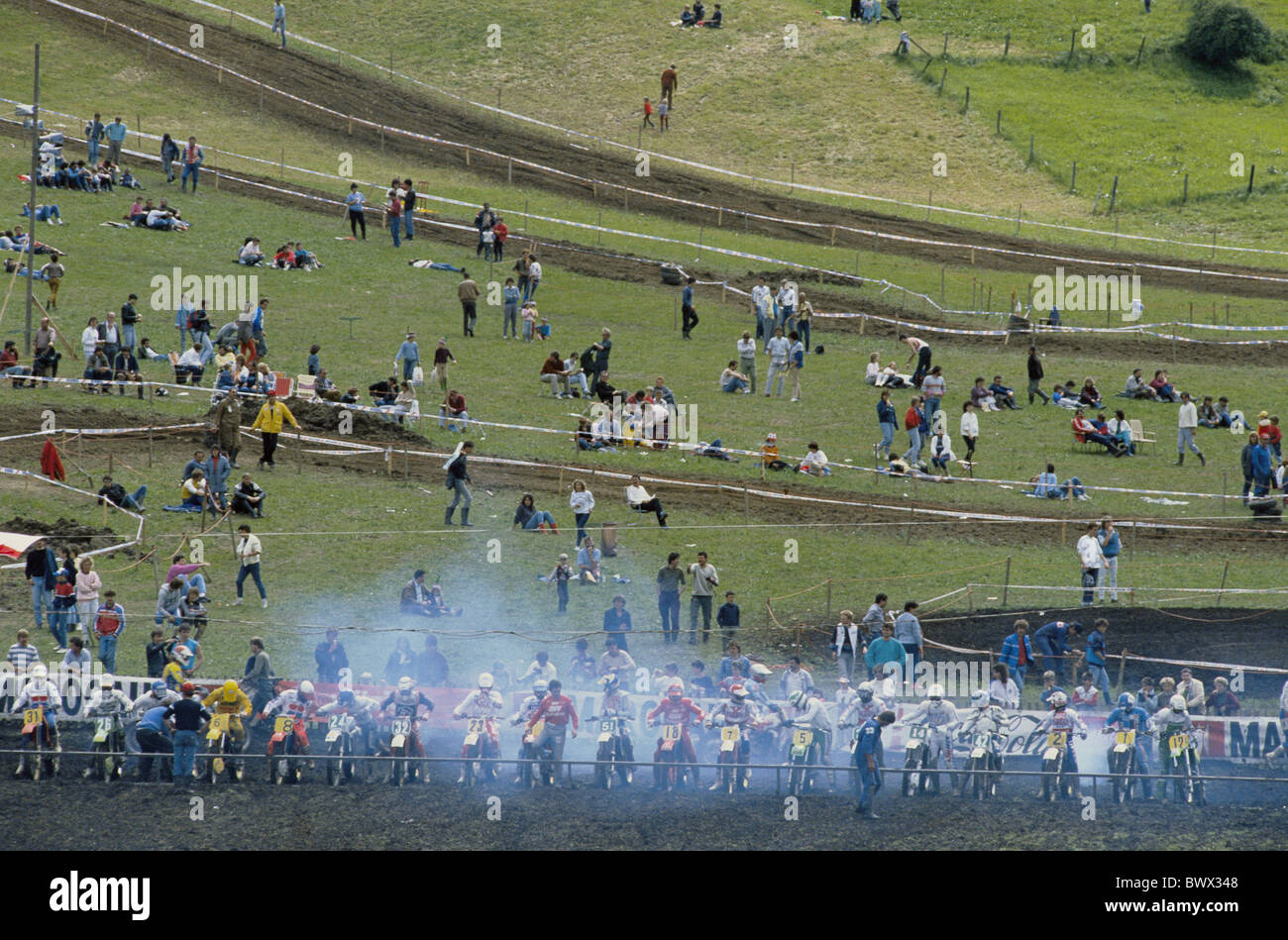 Sport moto cross racing driver ciclista motocicli Motocicli inizio fase Waldkirch Svizzera Europa canto Foto Stock