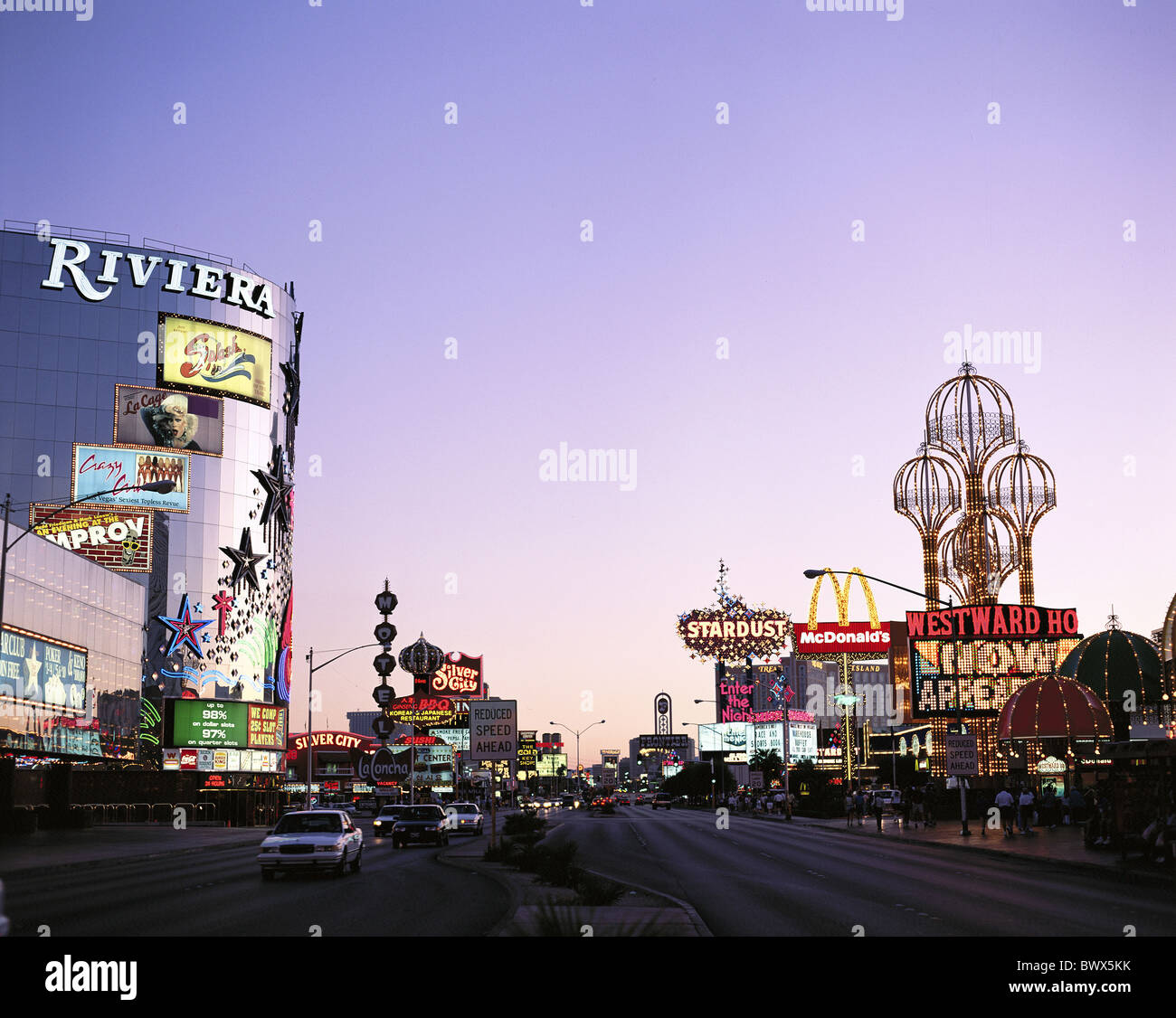 Atmosfera serale di Las Vegas luci al neon Nevada USA America Nord America Foto Stock
