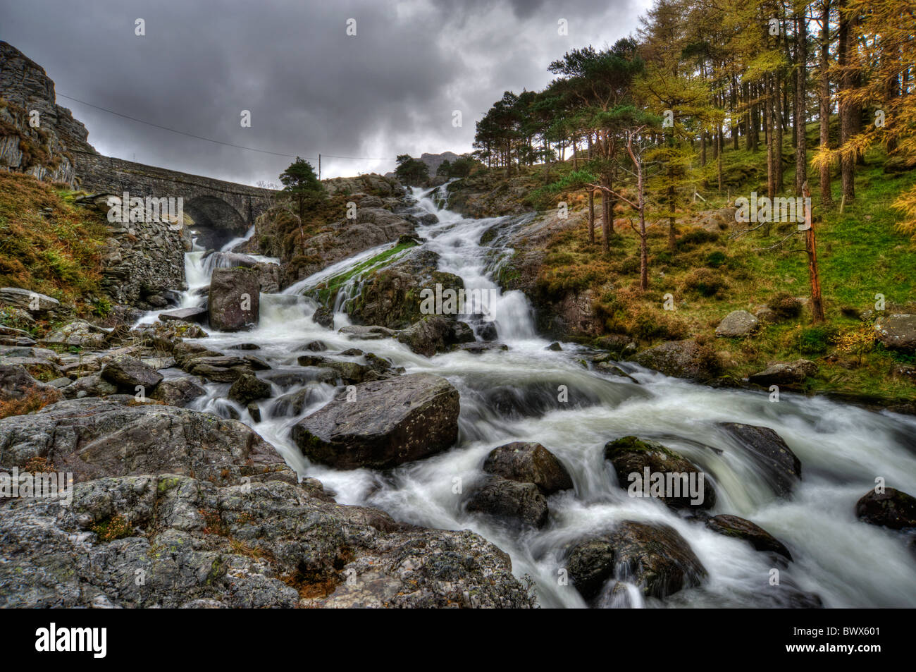 Ogwen cade in corrispondenza della testa del Nant Ffrancon Pass, Gwynedd, il Galles del Nord. Foto Stock