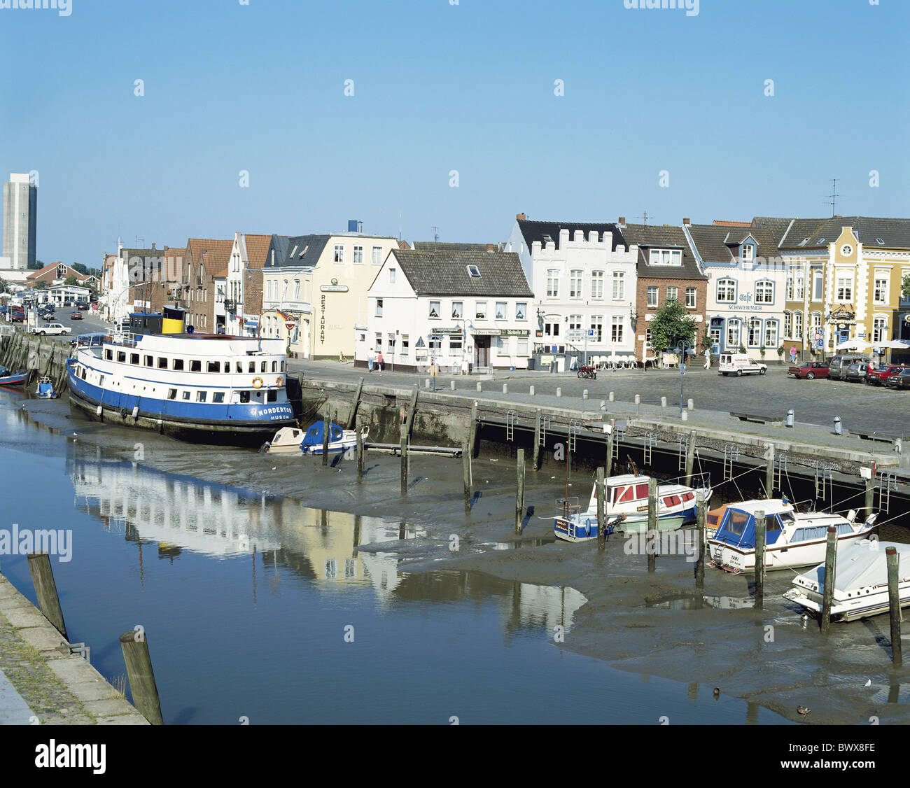 Jetty barche Germania Europa Scheswig-Holstein porto Husum Frisoni del Nord panoramica a bassa marea di declino Foto Stock