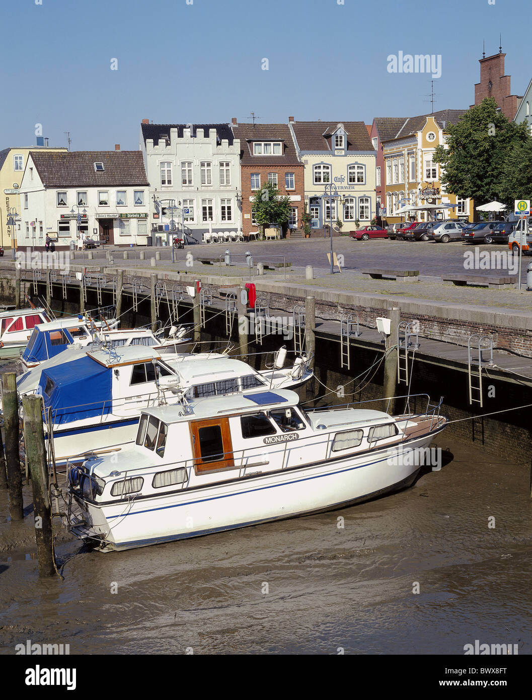 Germania Nord Europa Frisoni Husum panoramica porto Molo imbarcazioni a bassa marea di declino Foto Stock