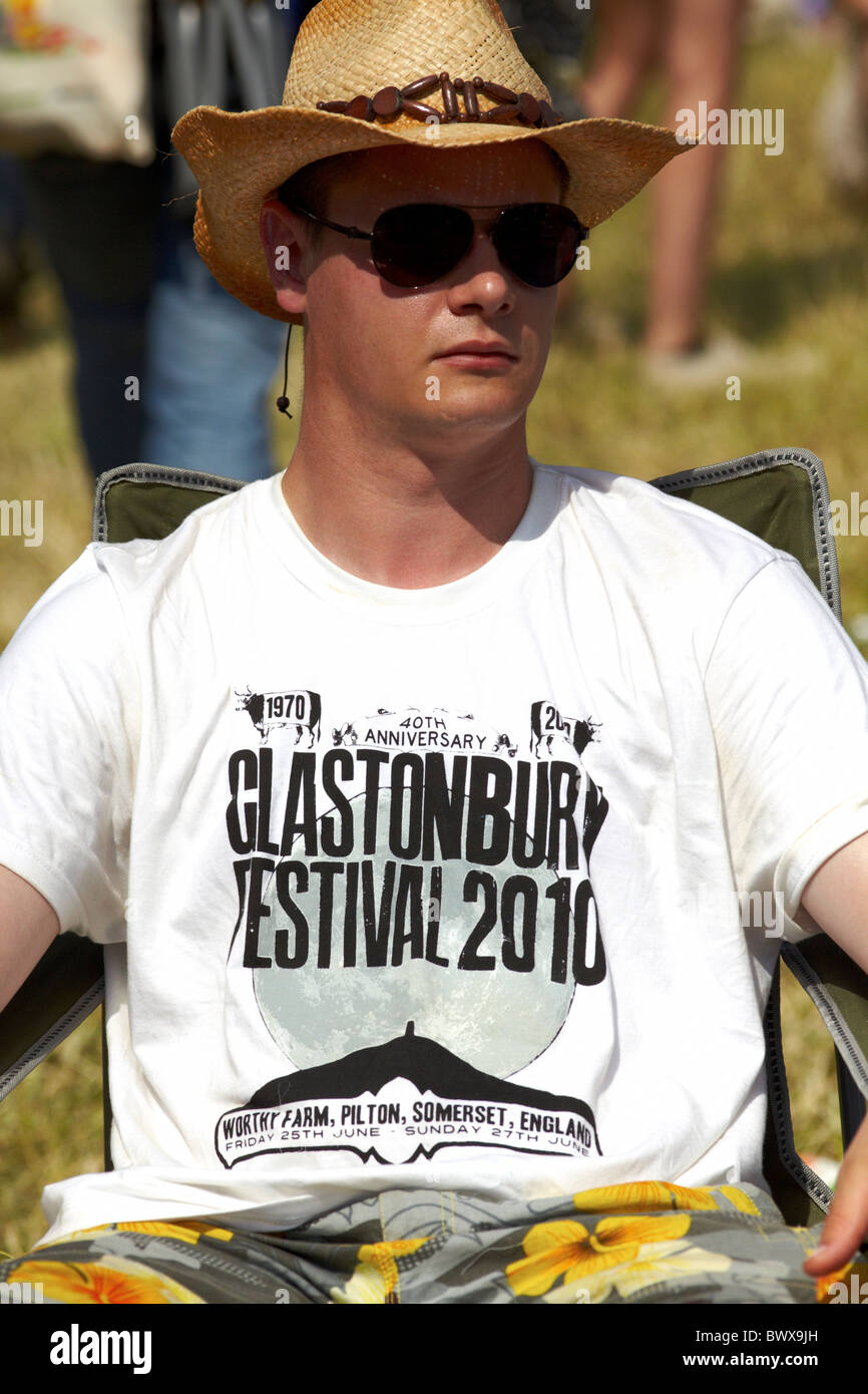 Goer festival di Glastonbury Festival Somerset REGNO UNITO Europa Foto Stock