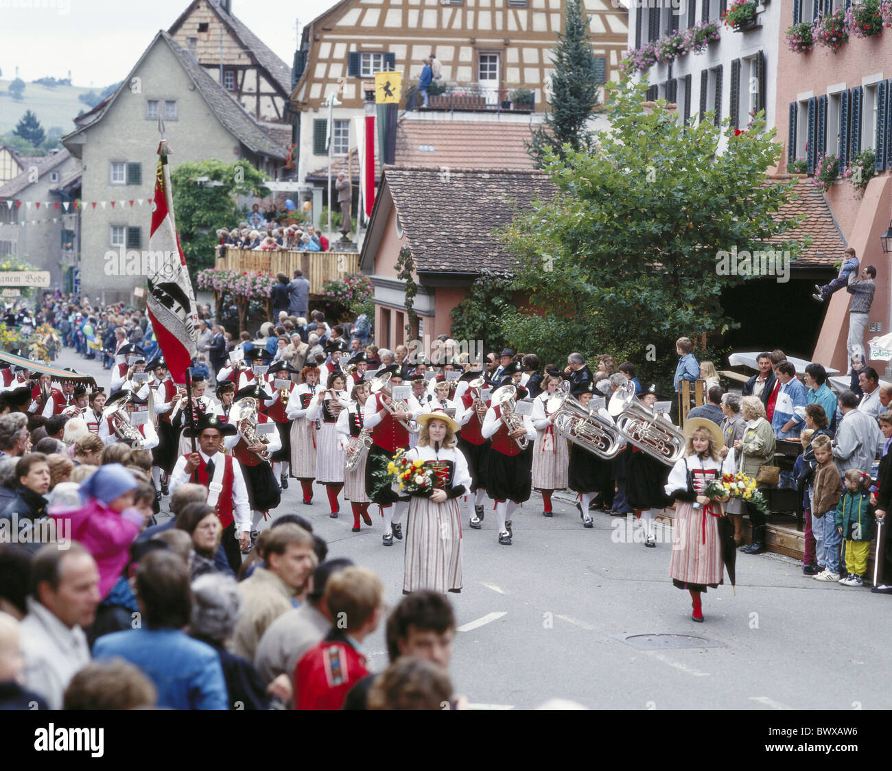 Fanfara musica tradizione tradizione del ventilatore folklore Hallau canton Sciaffusa case di bullone Svizzera Ue Foto Stock