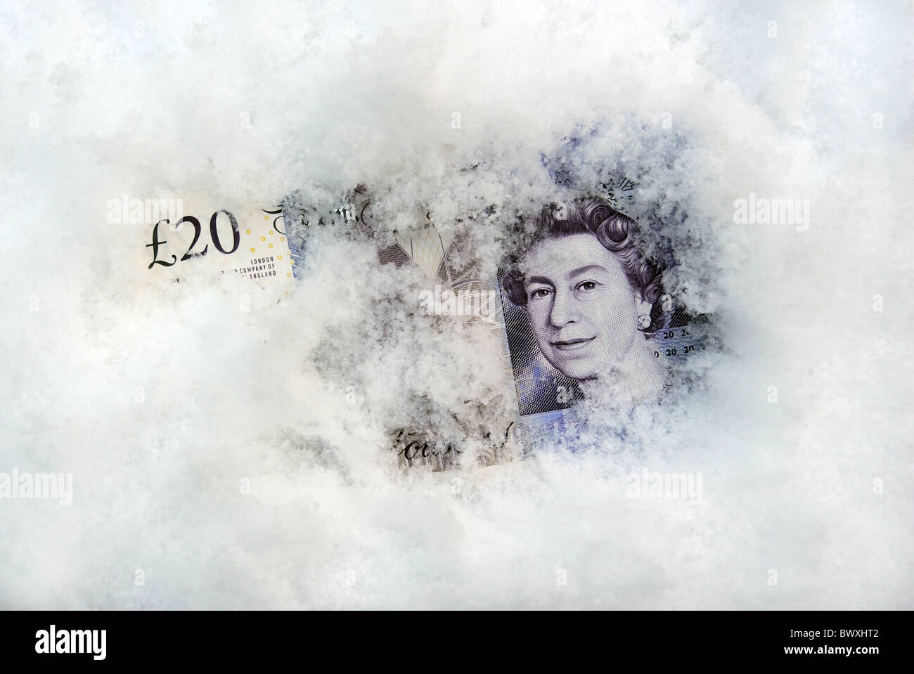 BRITISH VENTI POUND nota nella neve e nel ghiaccio RE il carburante invernale i pagamenti di cassa di risparmio di denaro mutui investimenti ETC Foto Stock