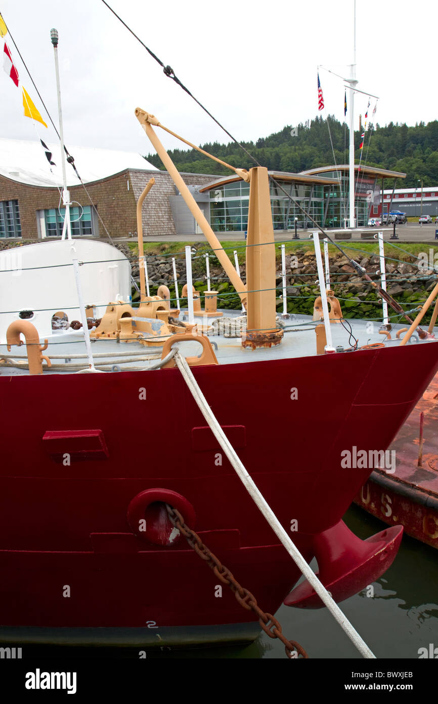 Stati Uniti lightship Columbia (WLV-604) una nave museo situato presso il Columbia River Maritime Museum di Astoria, Oregon, Stati Uniti d'America. Foto Stock